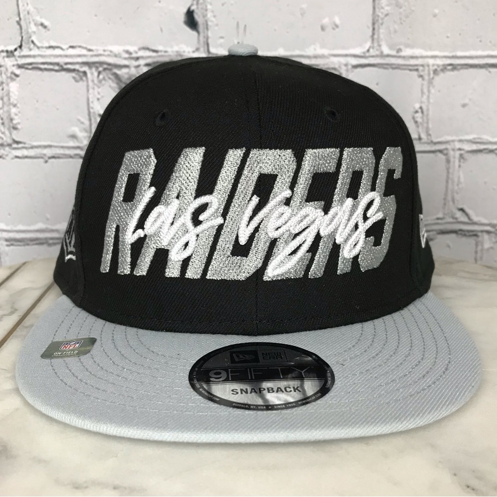 New Era 9Fifty SnapBack Mens Las Vegas Raiders NFL On-Field Headwear Black Hat